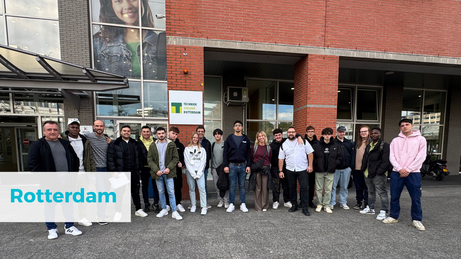 Nuestros Alumnos de FP viajan a Róterdam para presentar un innovador proyecto de talleres virtuales